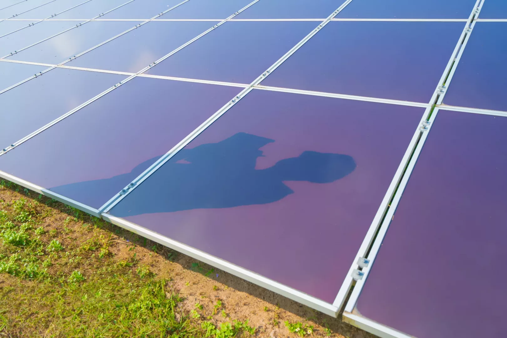 solar-panels-or-solar-cells-renewable-energy-sour-2024-10-18-09-19-07-utc (2)